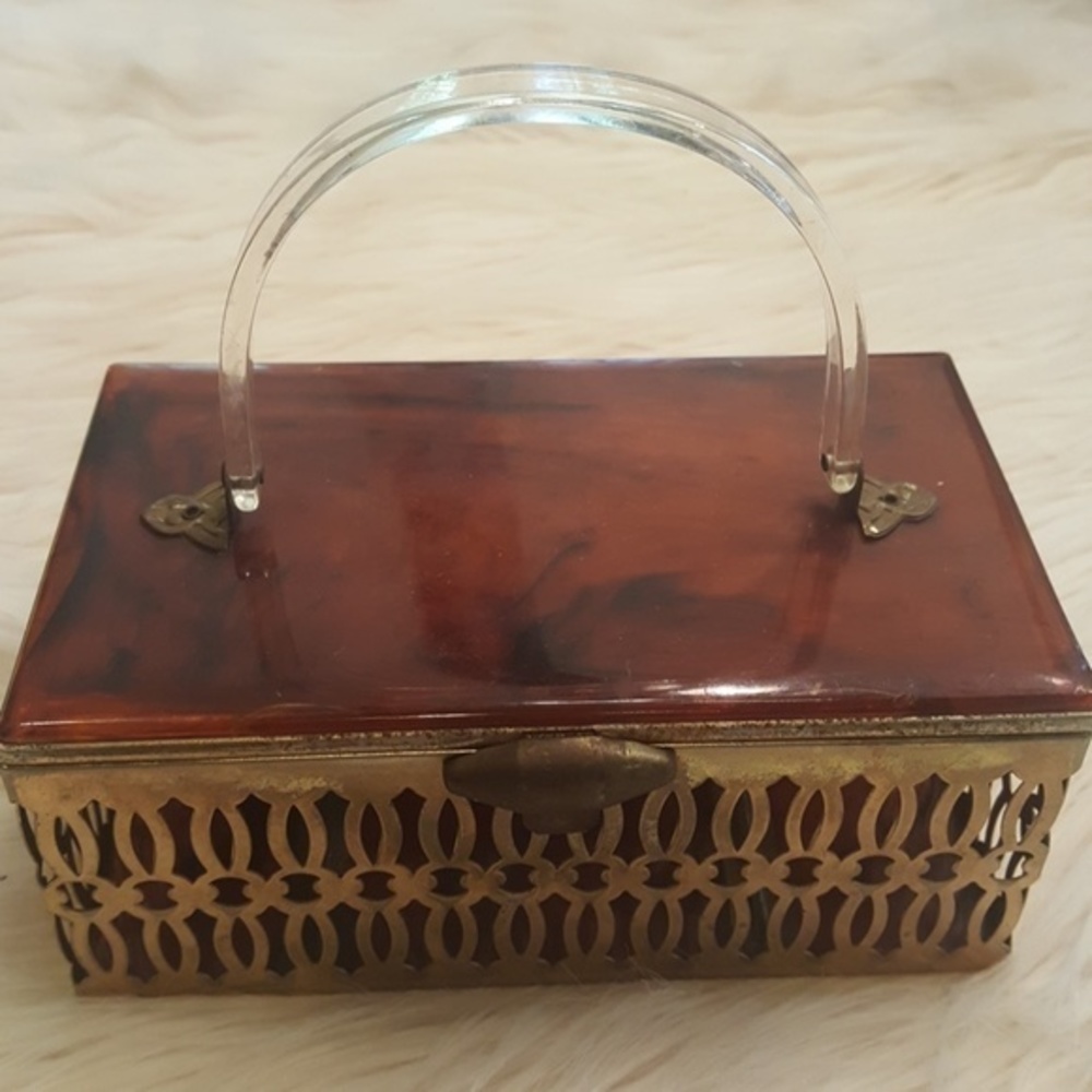 VTG  PAMART LUCITE  BRASS SCROLL LITTLE BOX‎ PURSE